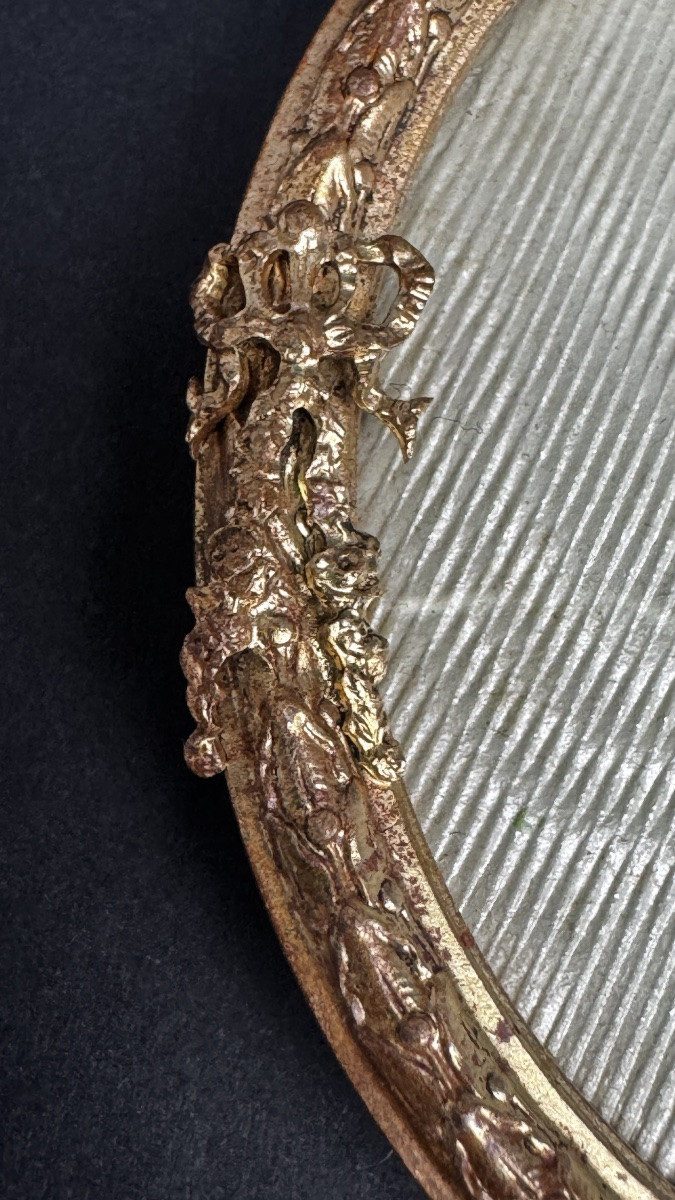 Paire de cadres porte-photo en bronze doré style Louis XVI-photo-3