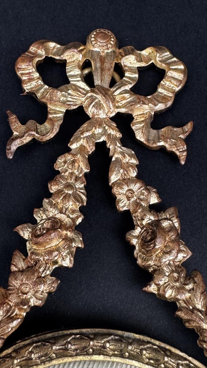 Paire de cadres porte-photo en bronze doré style Louis XVI-photo-4