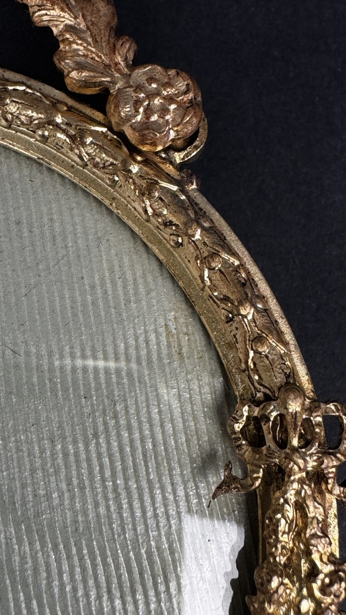 Paire de cadres porte-photo en bronze doré style Louis XVI-photo-1
