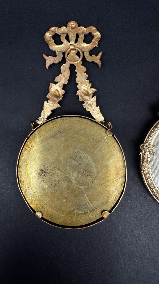 Paire de cadres porte-photo en bronze doré style Louis XVI-photo-2