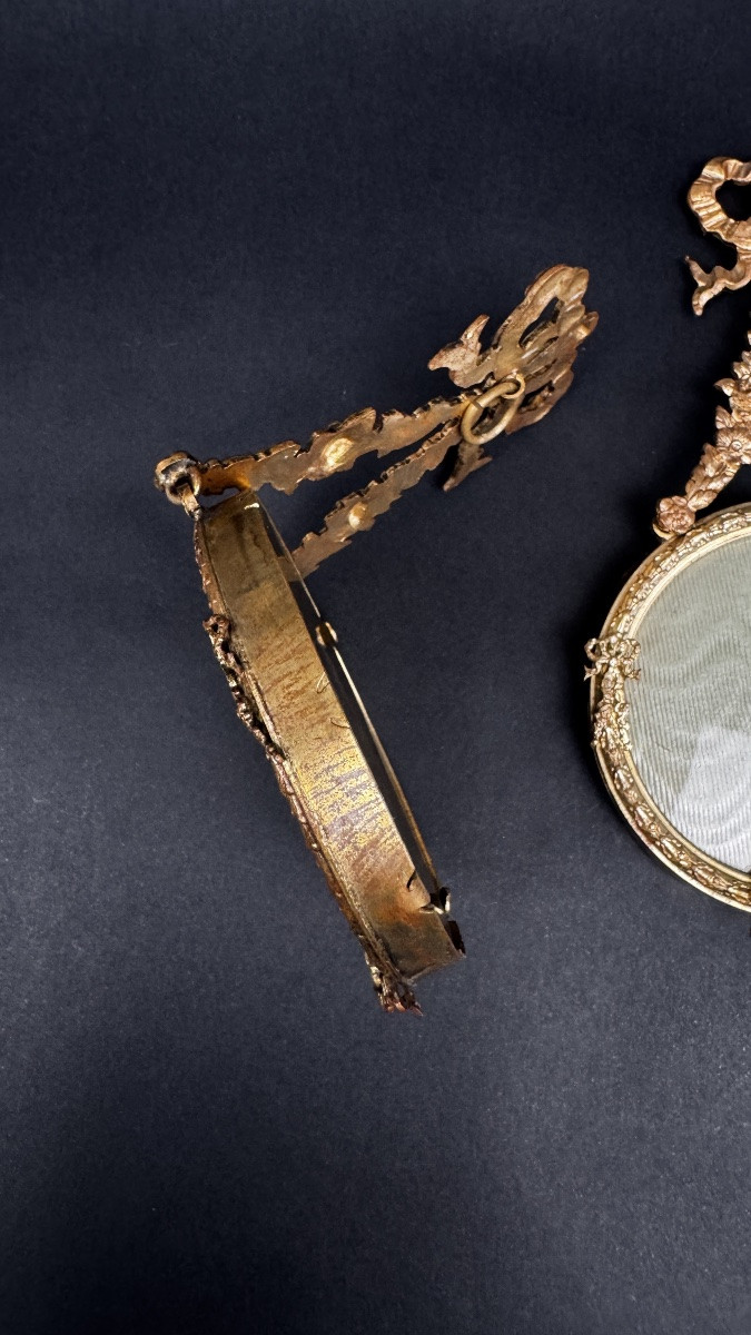 Paire de cadres porte-photo en bronze doré style Louis XVI-photo-5