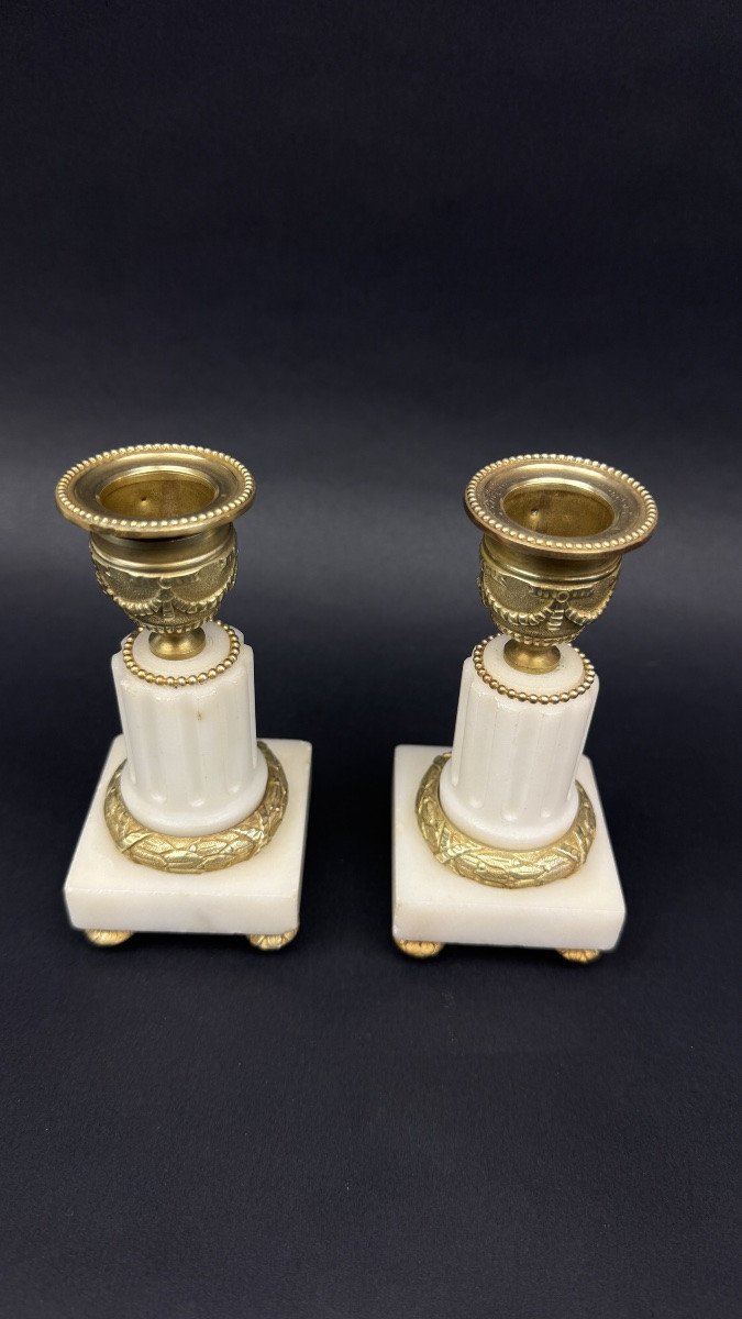 Paire de petits bougeoirs en marbre blanc et bronze doré                               2367,009-photo-2