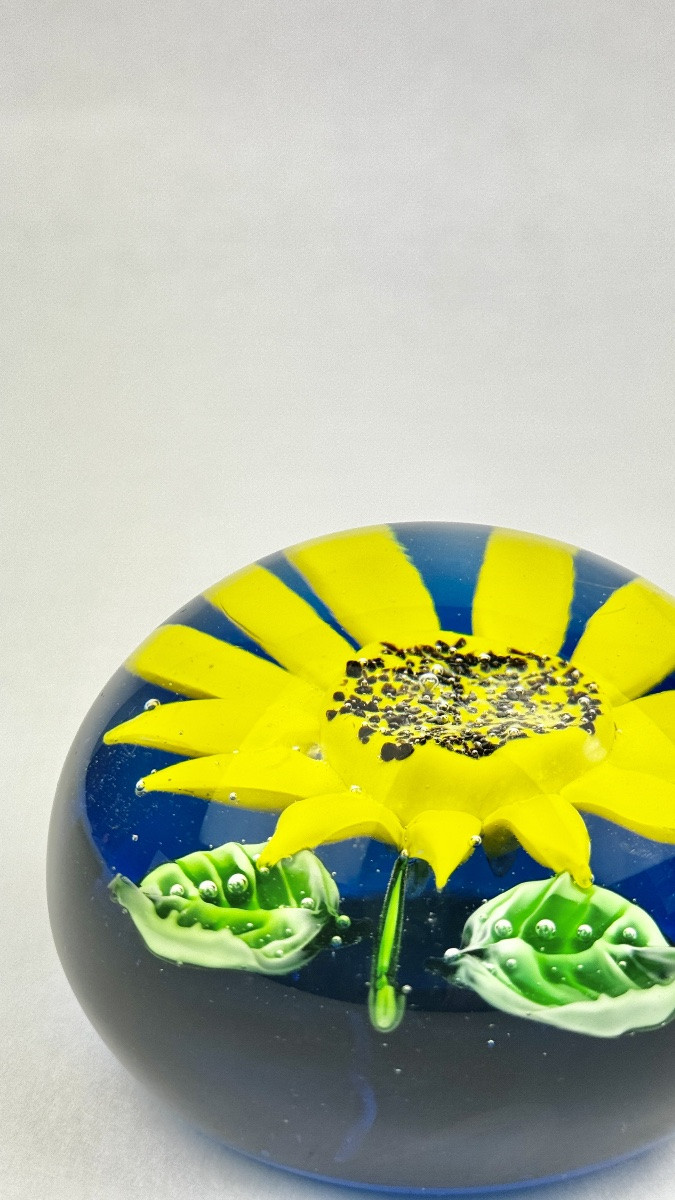 Sulphur, Paperweight Decorated With Sunflowers On A Blue Background 2367,021-photo-2
