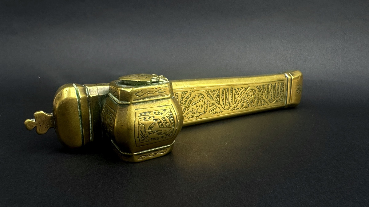 Divit qalamdan, encrier de voyage oriental XIXe en bronze gravé                        2368,003