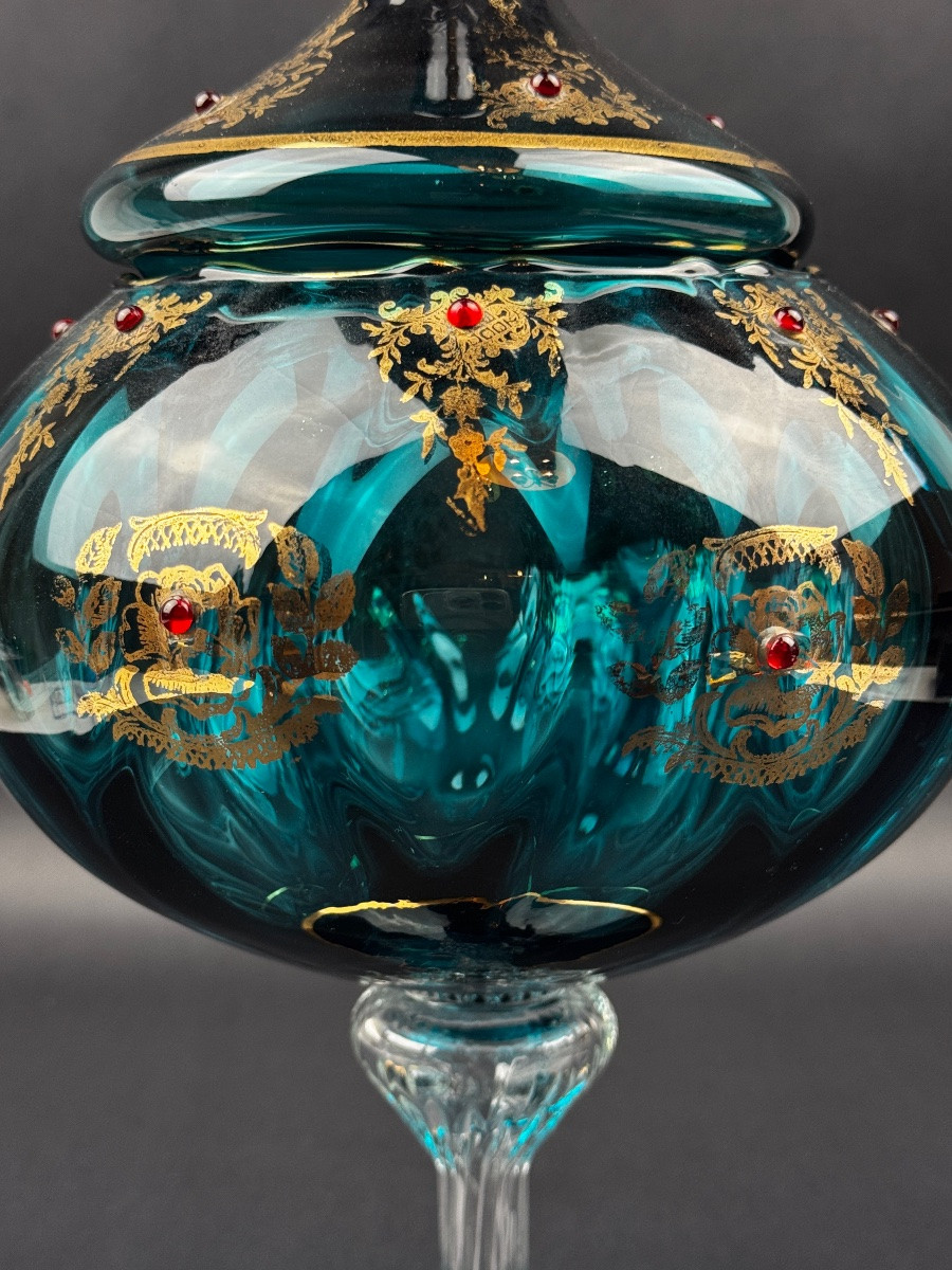 Bonbonnière en verre bleu émaillé or et cabochons rouges-photo-2