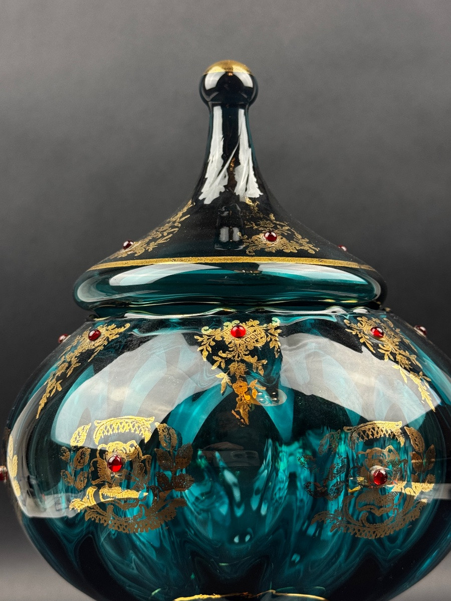 Bonbonnière en verre bleu émaillé or et cabochons rouges-photo-4