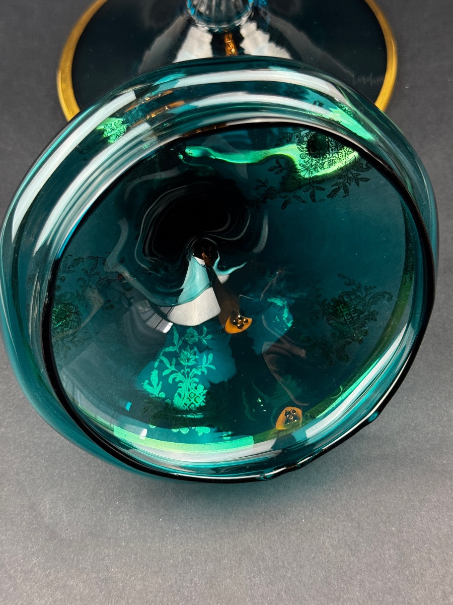 Bonbonnière en verre bleu émaillé or et cabochons rouges-photo-2