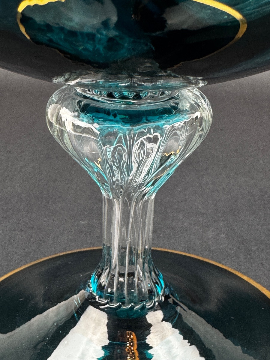 Bonbonnière en verre bleu émaillé or et cabochons rouges-photo-5