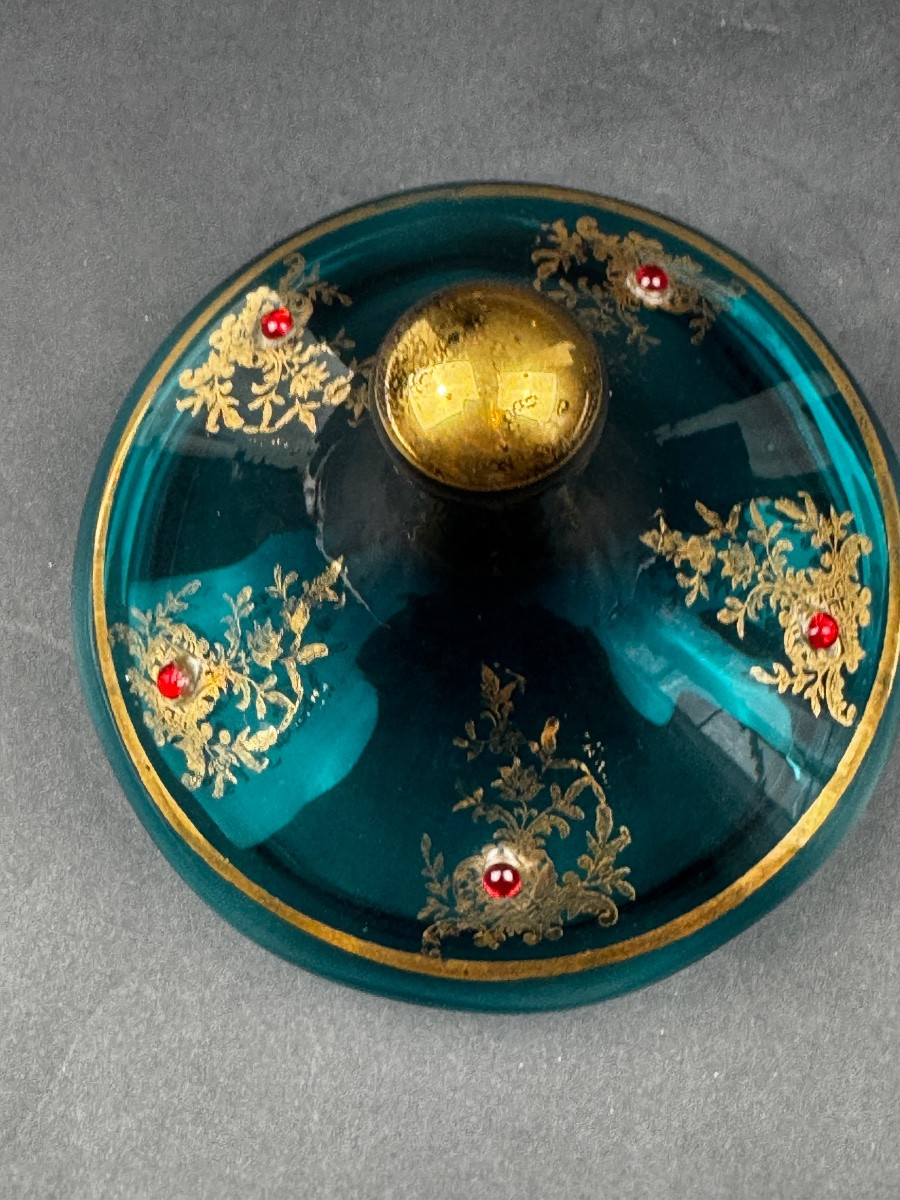 Bonbonnière en verre bleu émaillé or et cabochons rouges-photo-6