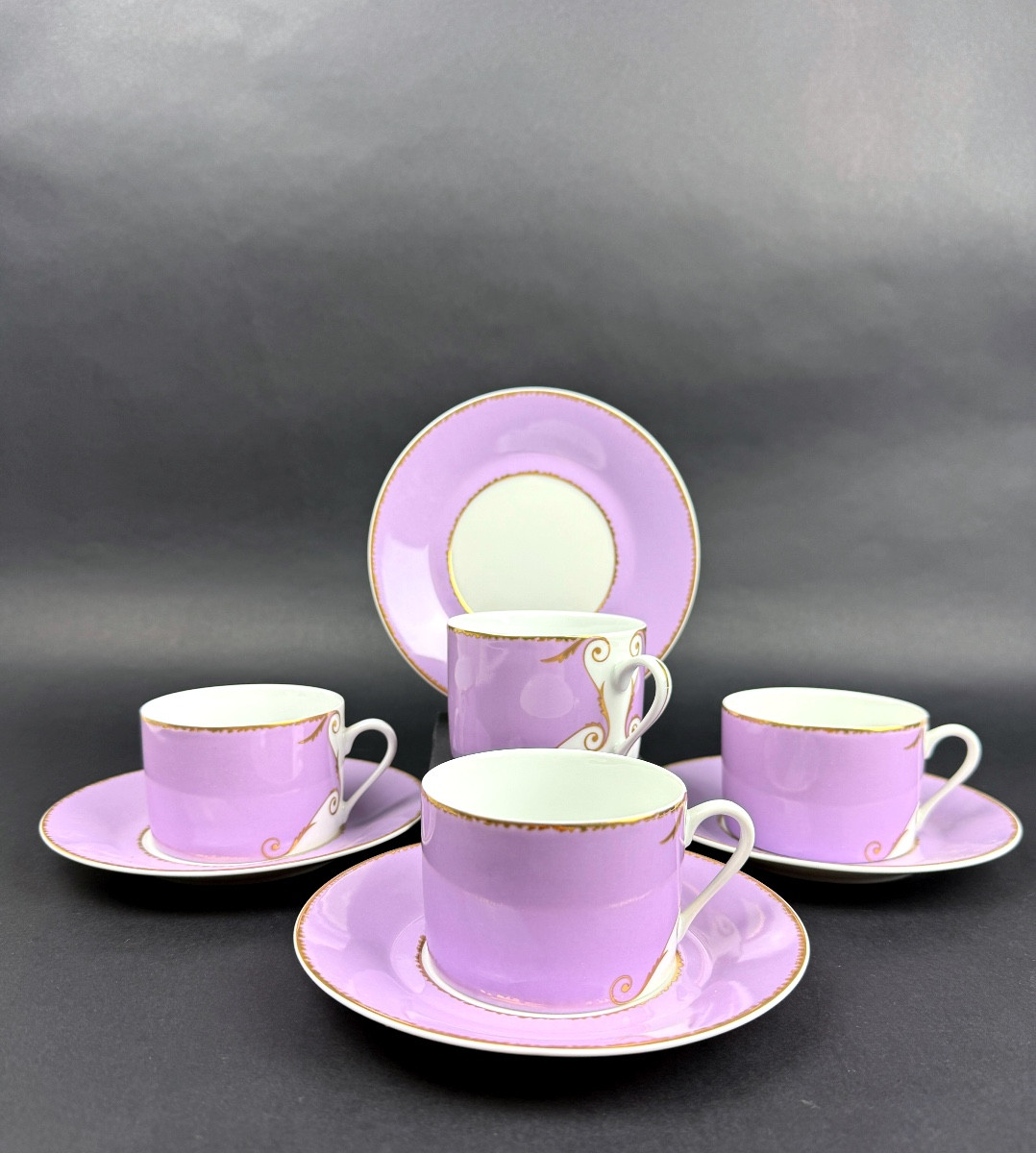 Christian Lacroix, suite de 4 tasses à thé modèle Follement