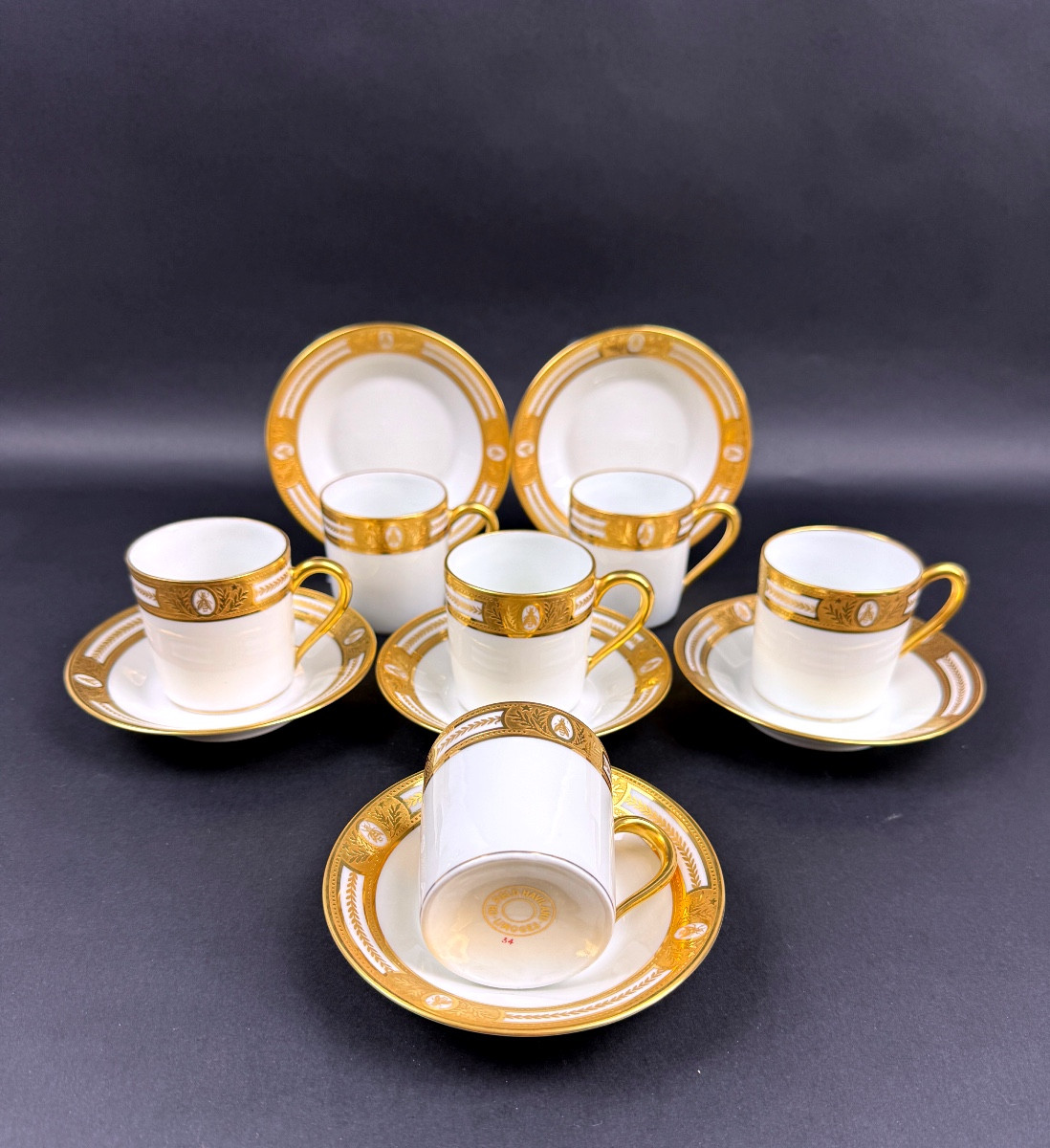 Haviland Limoges Suite de 6 tasses à café modèle Les Abeilles