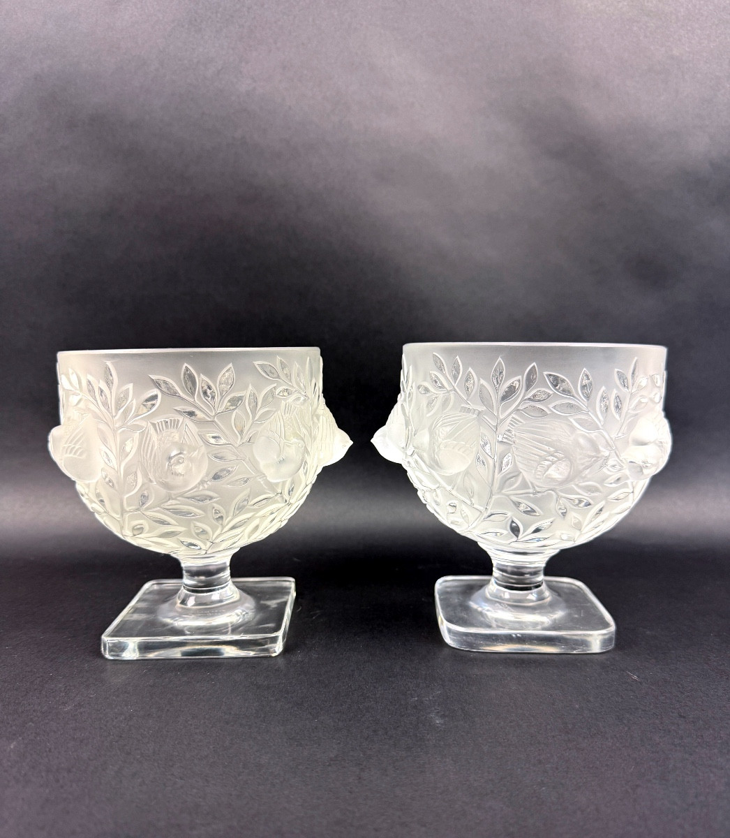 Lalique, paire de vases en cristal satiné modèle Elisabeth