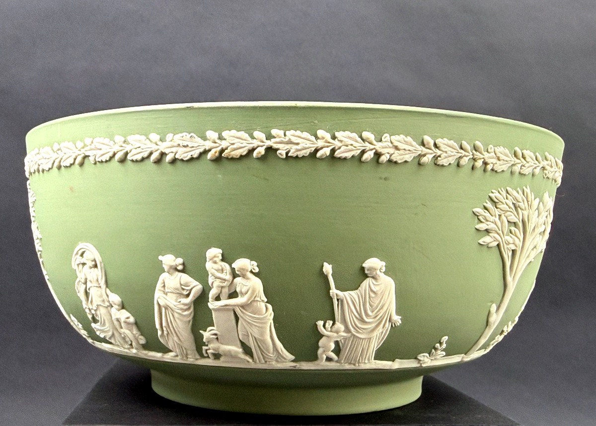 Wedgwood, Sage Green Porcelain Cookie Bowl, Sacrifice Model-photo-3