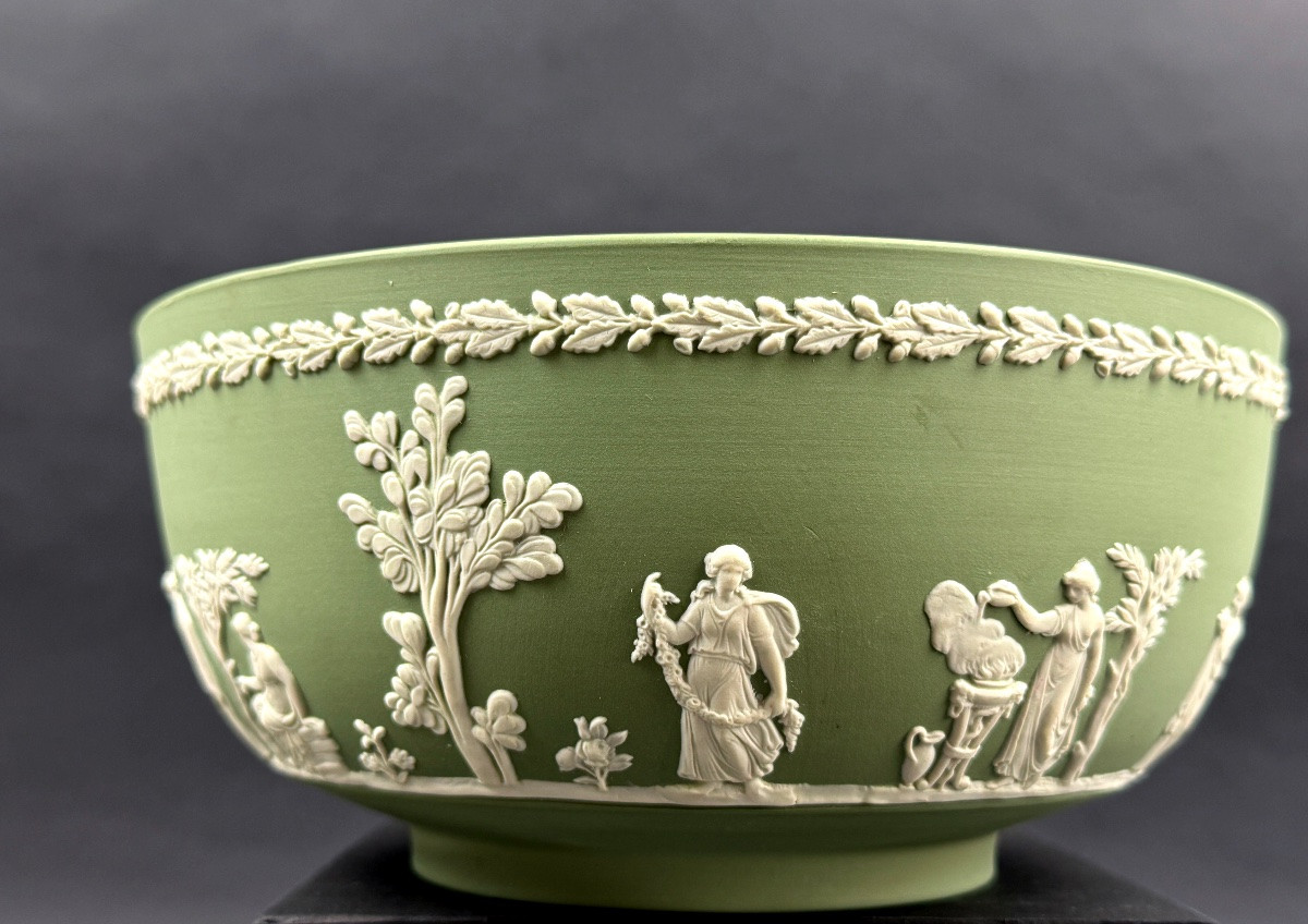 Wedgwood, Sage Green Porcelain Cookie Bowl, Sacrifice Model-photo-1