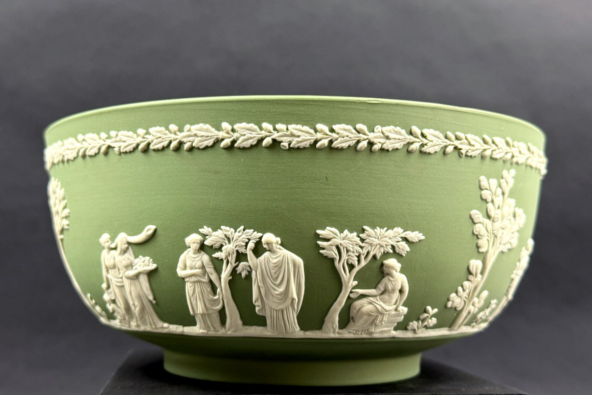 Wedgwood, Sage Green Porcelain Cookie Bowl, Sacrifice Model-photo-2