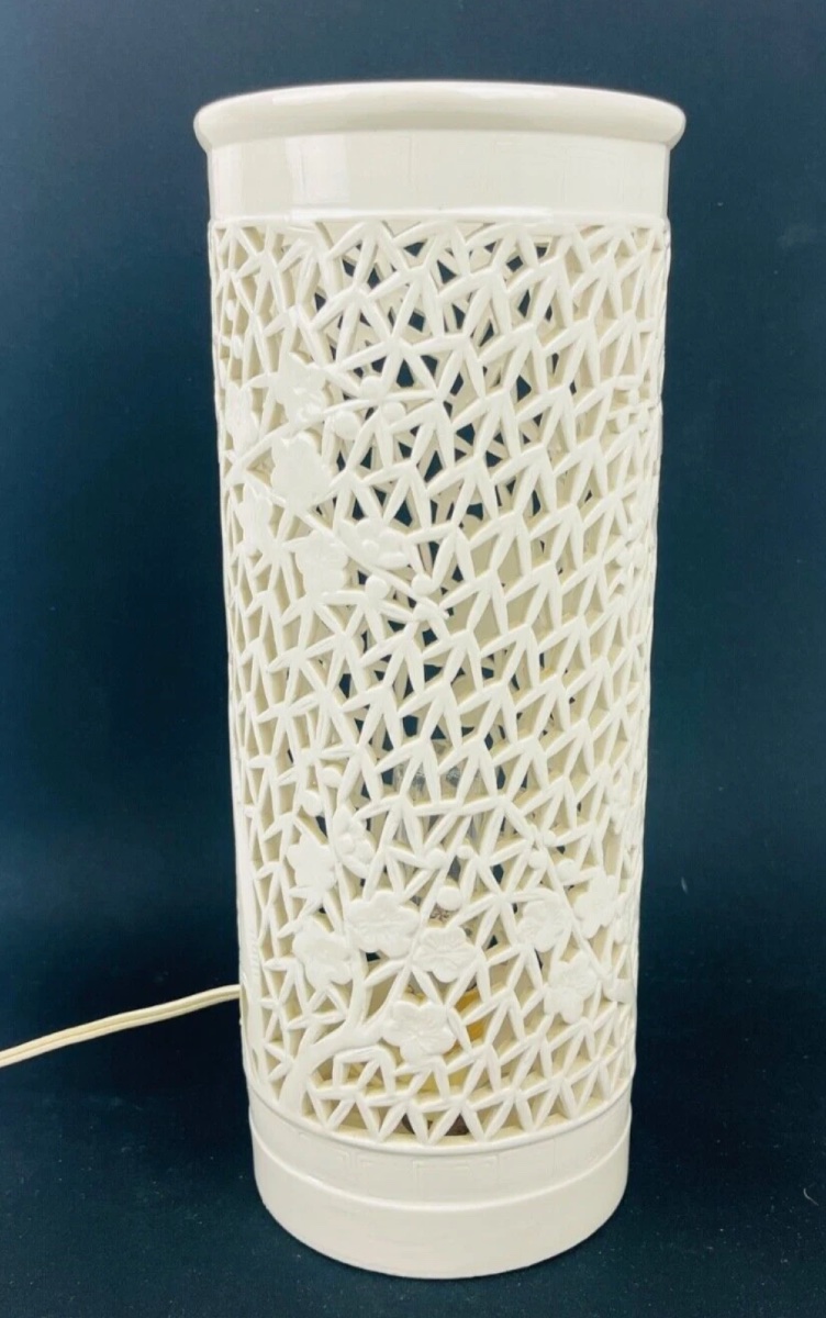 Openwork Chinese Porcelain Lamp-photo-3