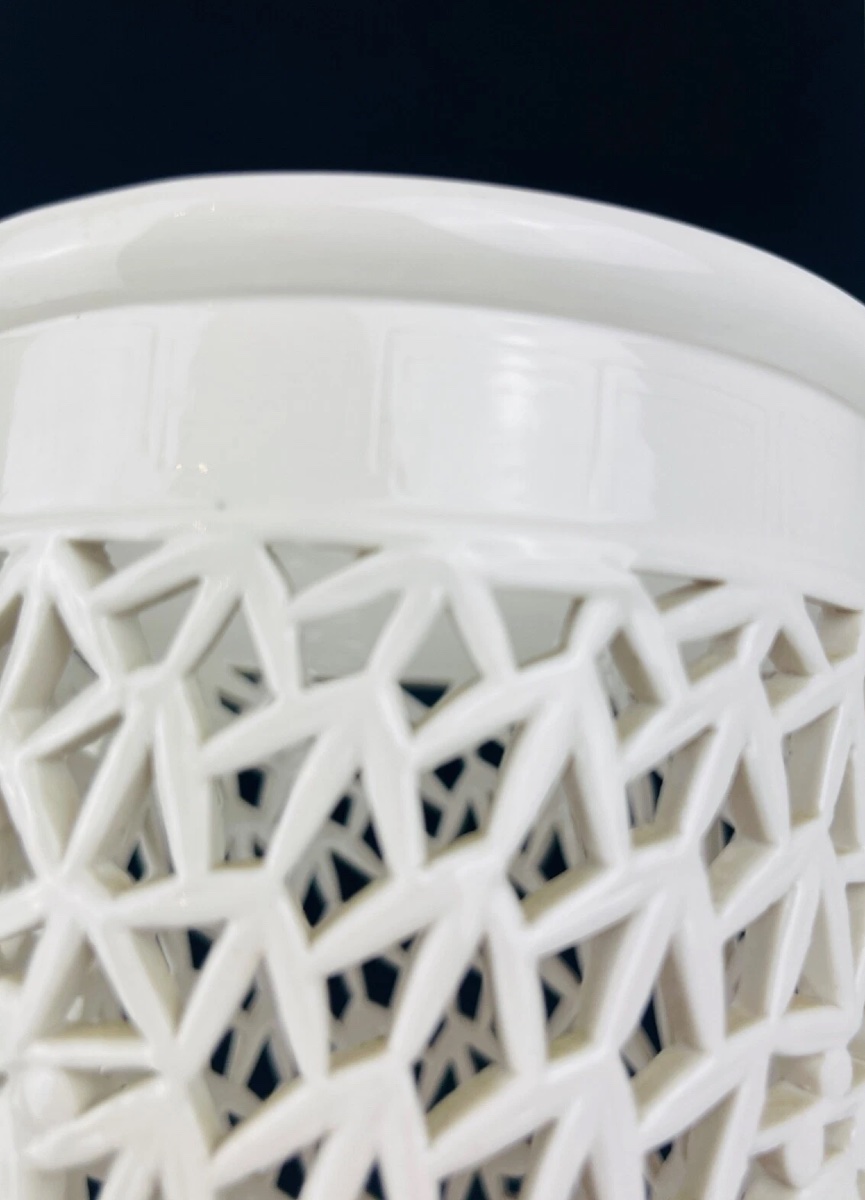 Openwork Chinese Porcelain Lamp-photo-1