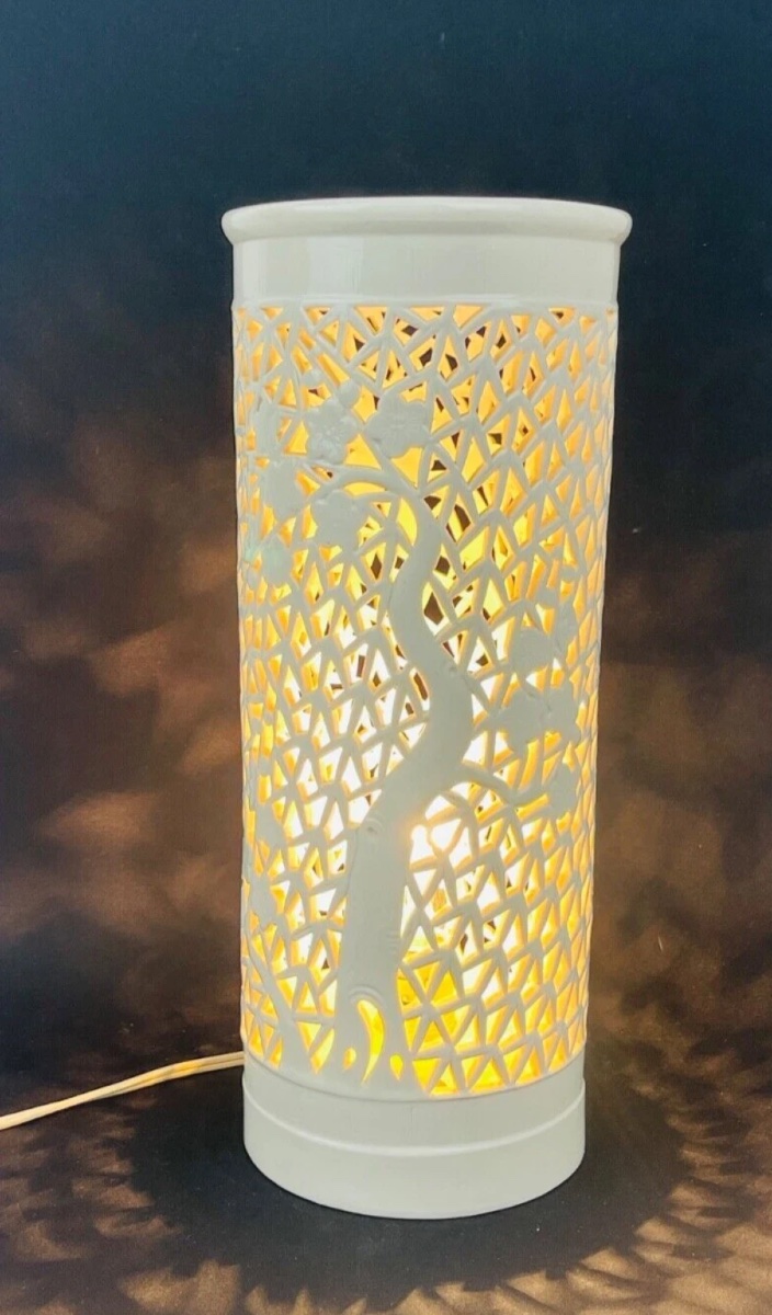 Openwork Chinese Porcelain Lamp-photo-4