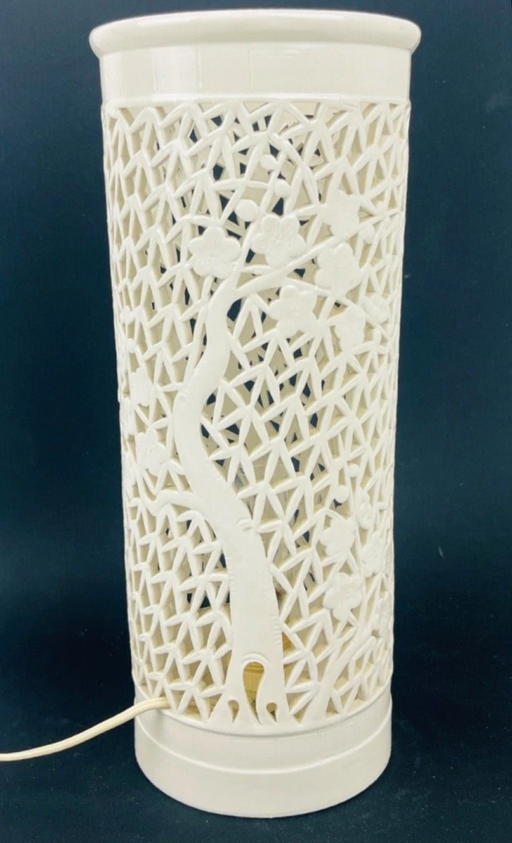 Openwork Chinese Porcelain Lamp