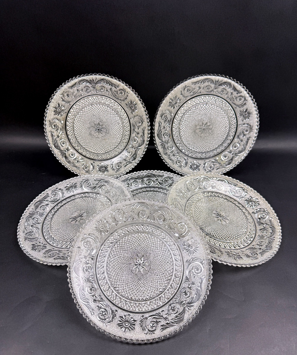 Baccarat, suite de 6 assiettes à dessert modèle Arabesque