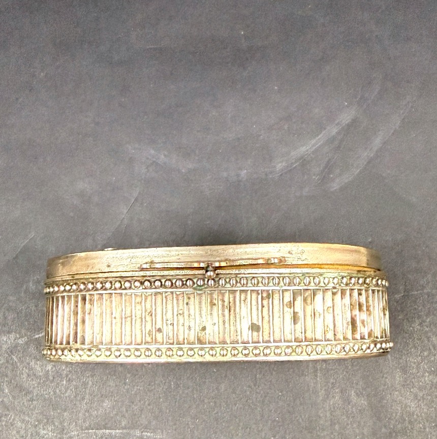 Boîte, coffret à bijoux en cuivre argenté, scène champêtre -photo-1