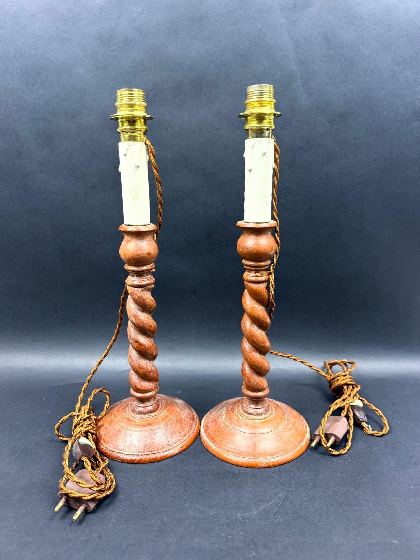 Paire de lampes anglaises en bois tourné