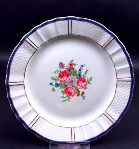 Bernardaud Limoges suite de six assiettes à dessert décor floral, filet bleu et or-photo-3