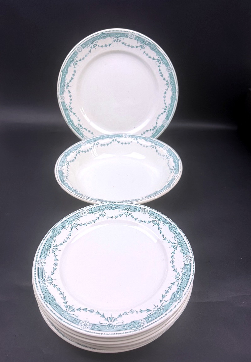 Moulin des Loups & Hamage, suite d'assiettes et plats modèle Provence