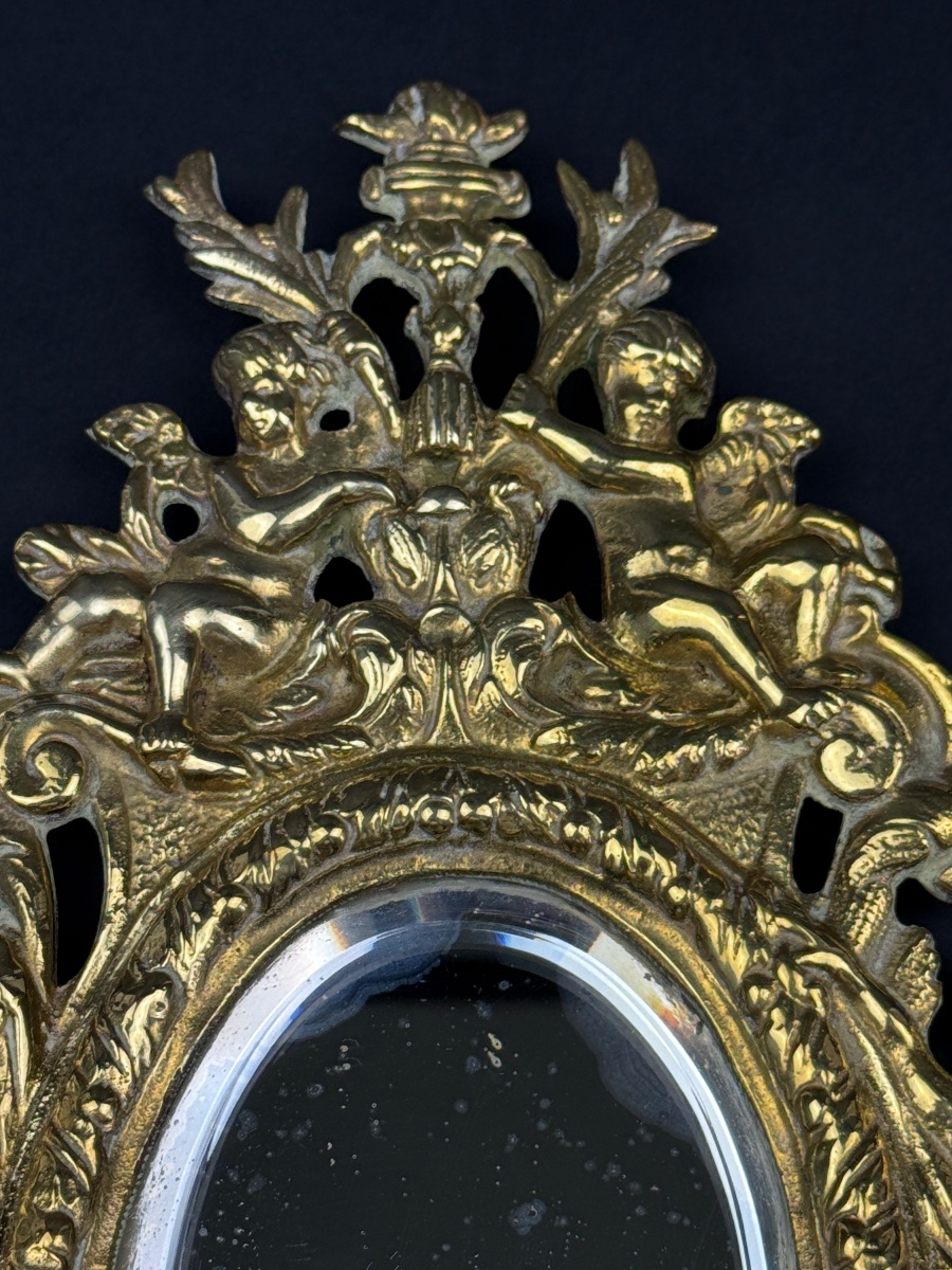 Paire de petits miroirs en bronze à décor de putti-photo-3