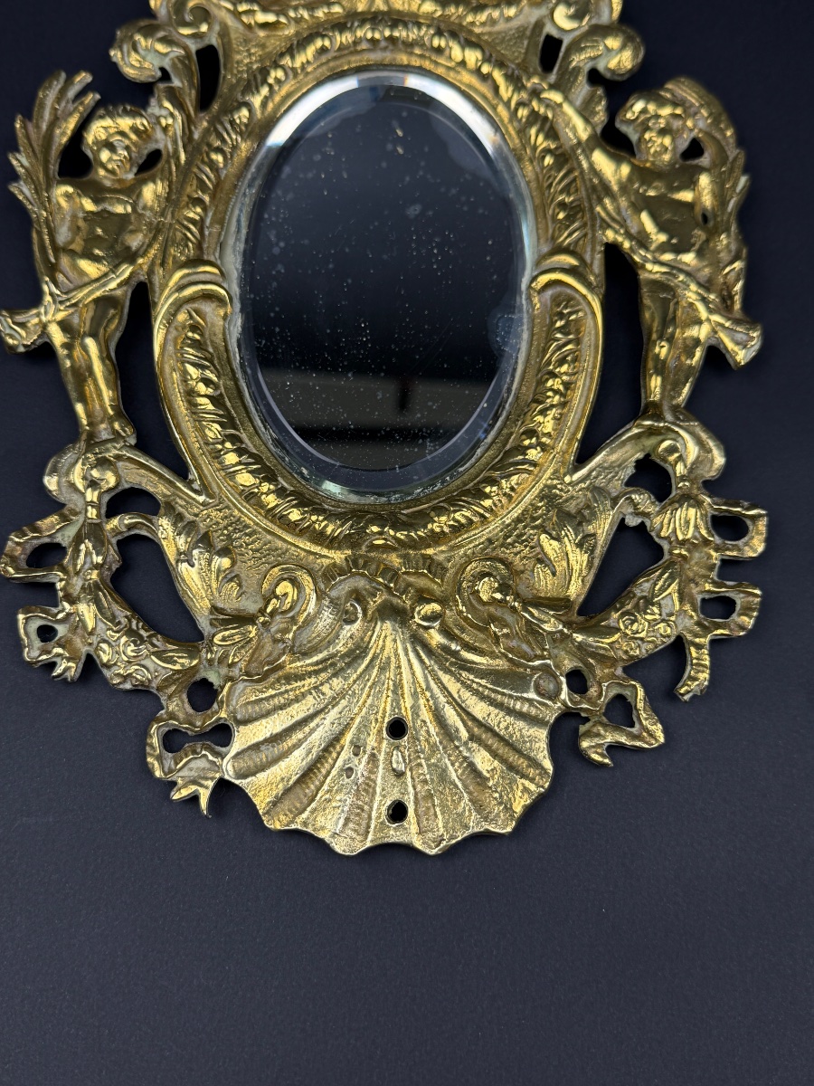 Paire de petits miroirs en bronze à décor de putti-photo-2