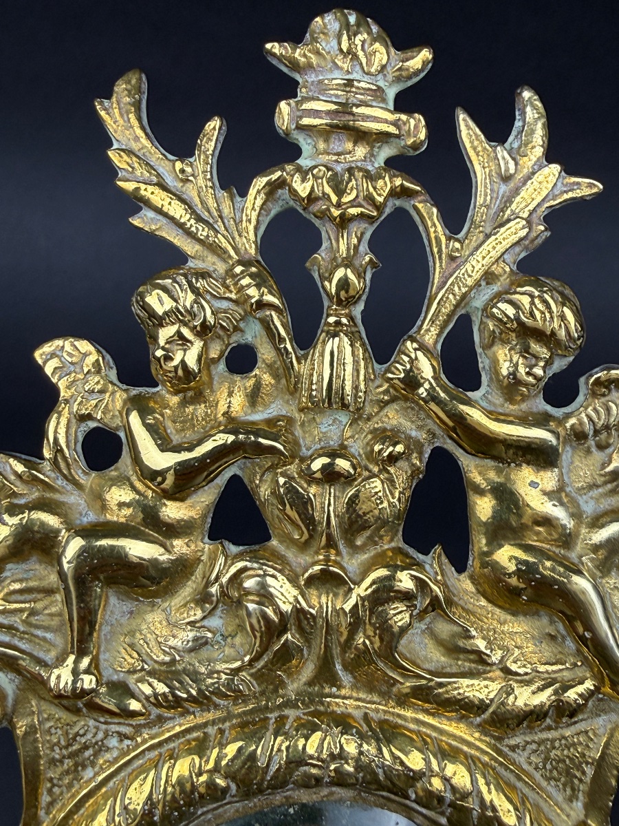Paire de petits miroirs en bronze à décor de putti-photo-3