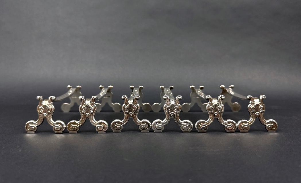 Christofle, suite de 6 porte-couteaux modèle coquille