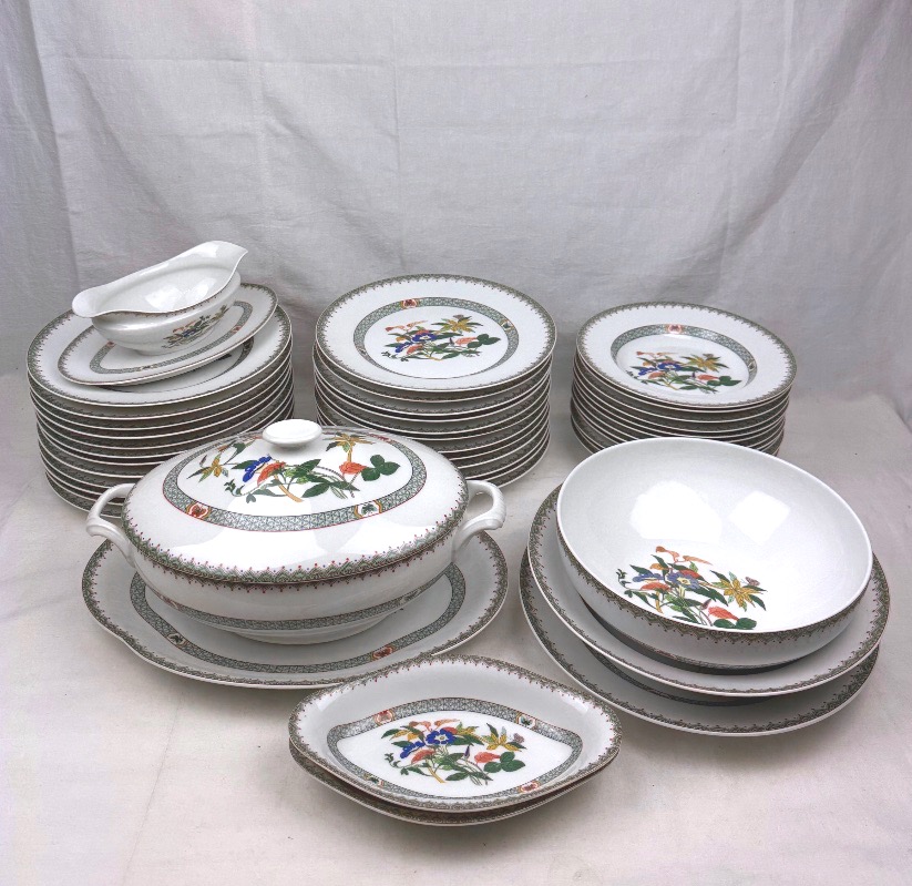 Important service de table Volubilis bleus Vieux Chine Les Maîtres Porcelainiers limougeauds