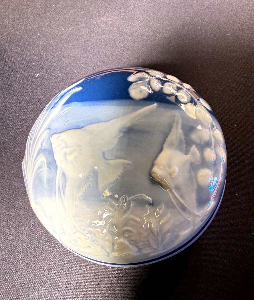 Camille Tharaud, bonbonnière en porcelaine de Limoges-photo-2