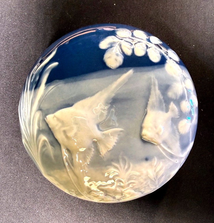 Camille Tharaud, bonbonnière en porcelaine de Limoges