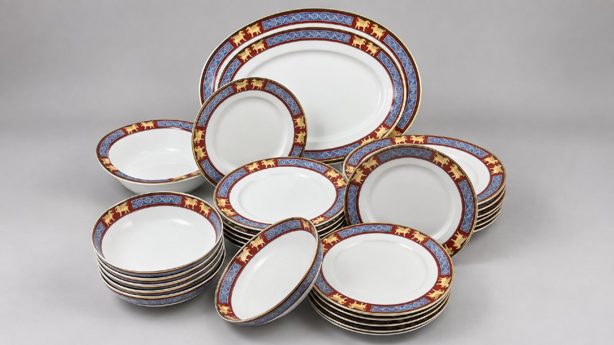 Raynaud Limoges, 27-piece Pégase Porcelain Set