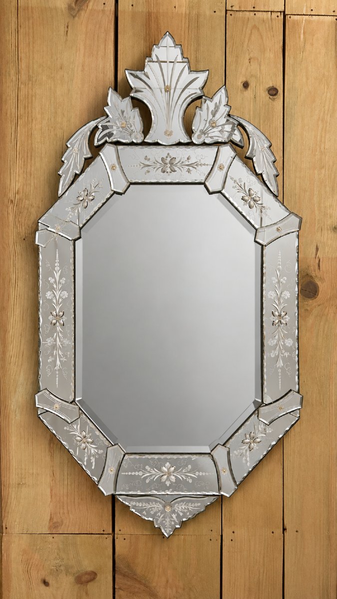 Miroir de style vénitien à décor floral gravé, milieu du XXe siècle
