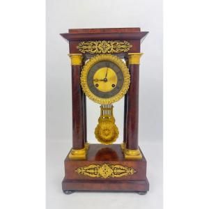 Pendule portique en acajou époque Restauration