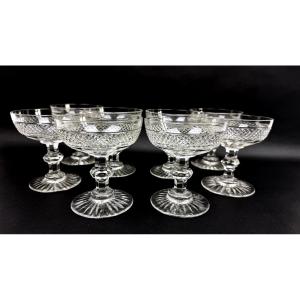 Suite de 8 coupes à champagne, Saint-Louis modèle Trianon