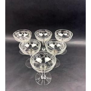 Suite de 6 coupes à champagne en cristal gravé
