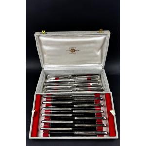 Coffret de 24 couteaux en métal argenté SFAM, modèle filet