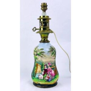 Lampe à, huile en porcelaine de Paris à décor polychrome