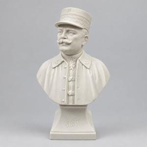 Buste du Maréchal Joffre biscuit de porcelaine de Limoges signé Falieri