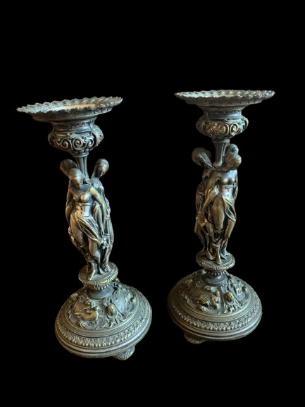 Paire de bougeoirs XIX° en bronze,  les trois Grâces
