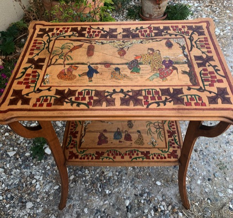 Table à thé Art Nouveau décors japonisants,  école de Nancy