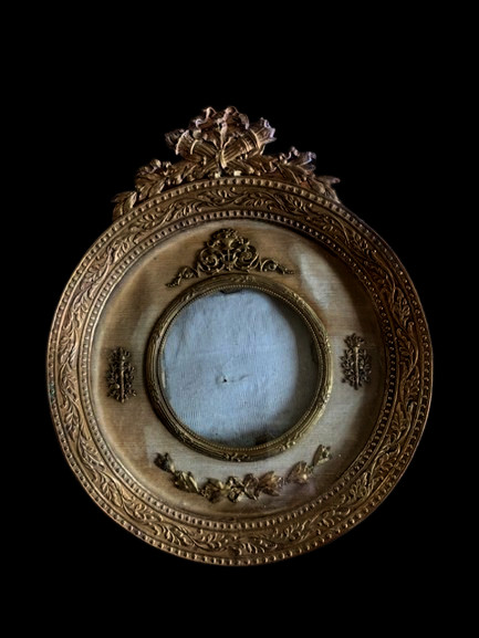 Cadre porte-photos en laiton doré, fin XIX°