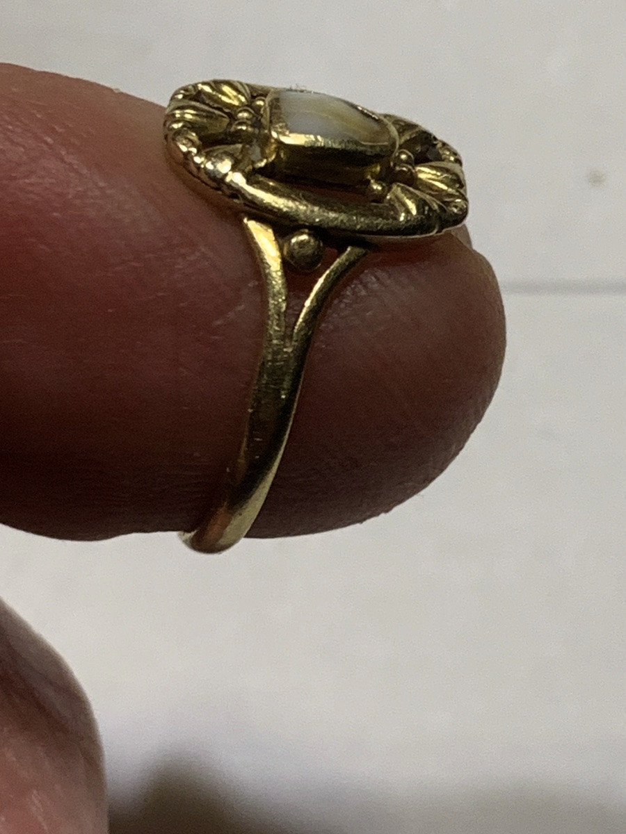 Small Gold Ring, Late 19th Century-photo-1