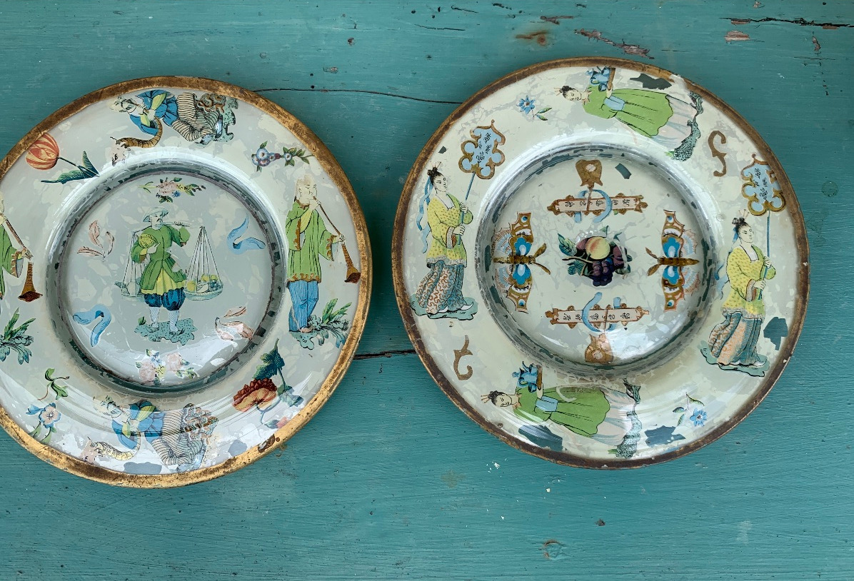 Pair Of Plates With Glass Bases, Chinese Motifs, 19th Century 