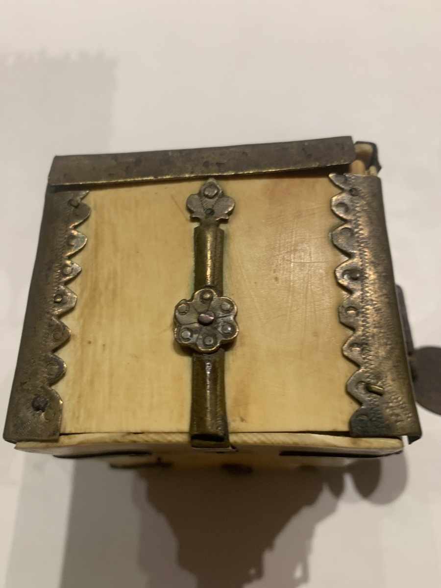 Small Antique-style Box Set-photo-1