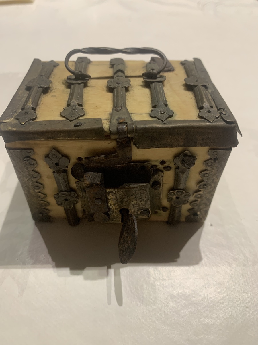 Small Antique-style Box Set